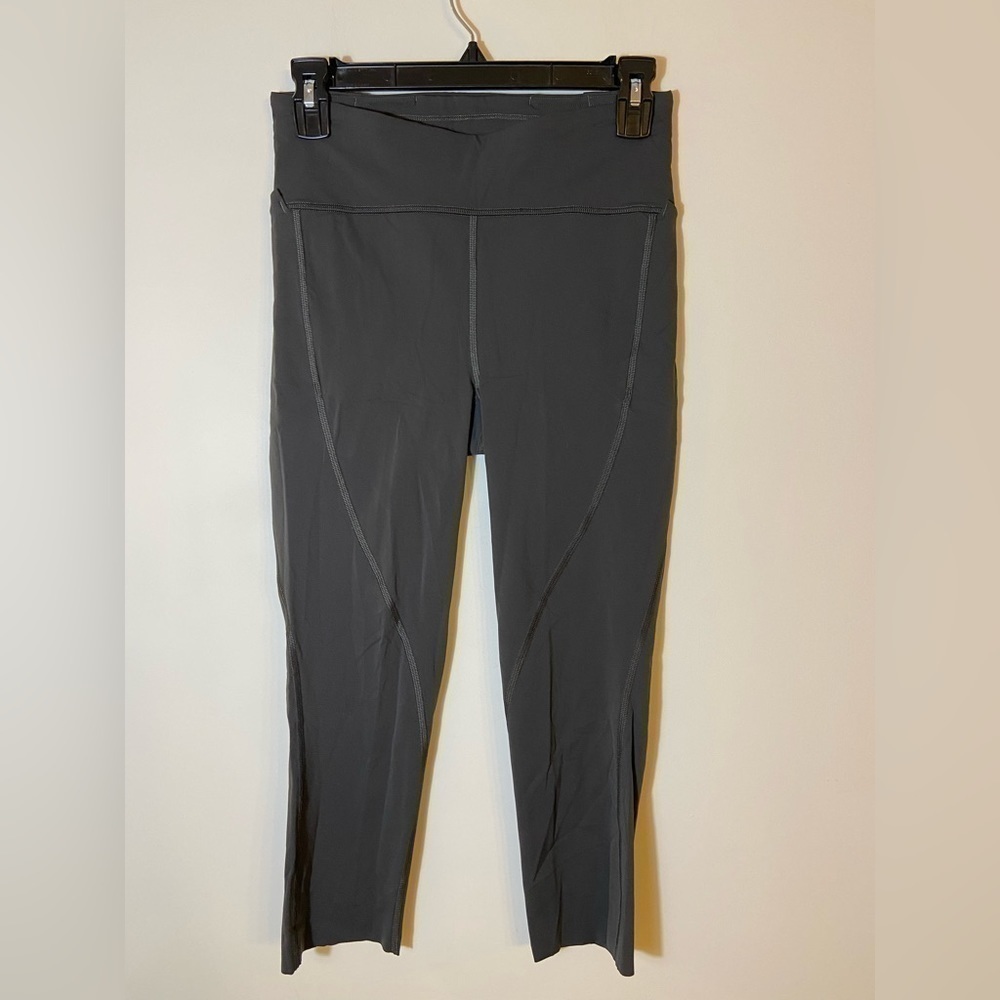 LULULEMON cropped leggings size 6 grey
